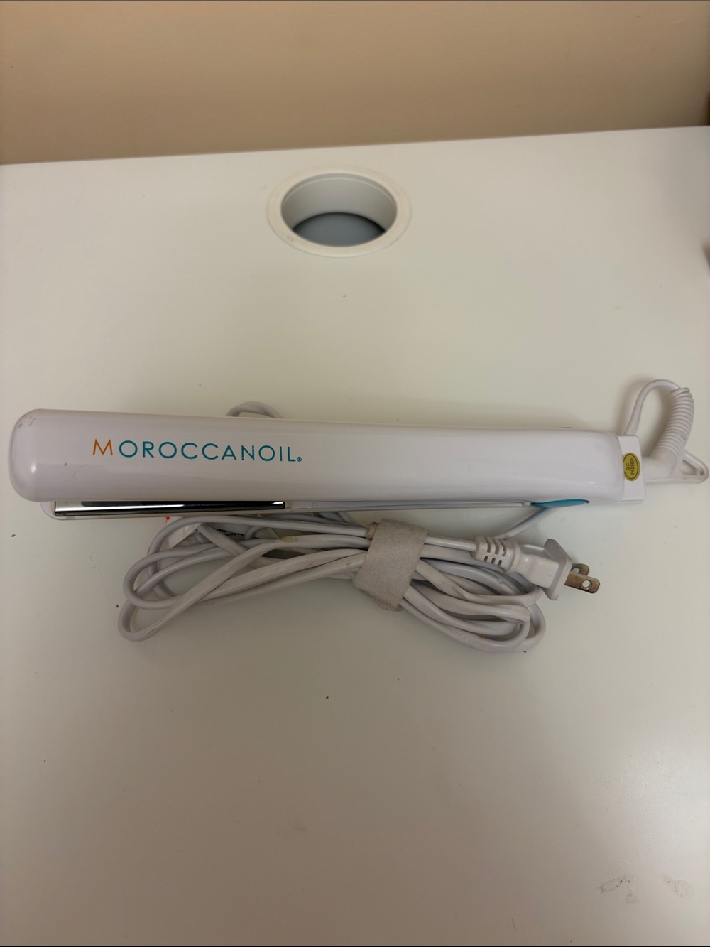 Moroccanoil Professional Series Titanium Ceramic Flat Iron in White